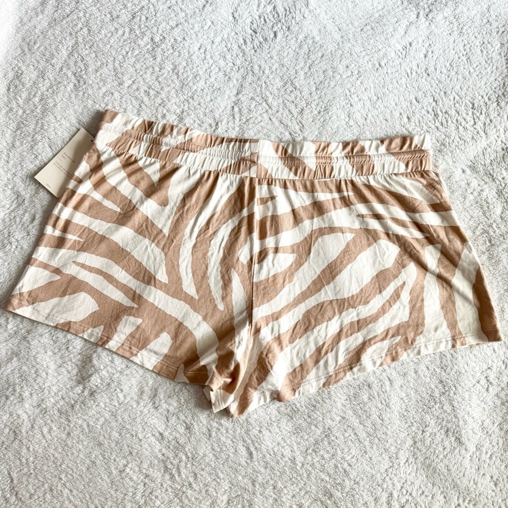 Animal Print Lightweight Pajama Shorts - Picture 4 of 4